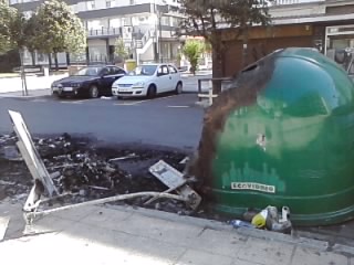 El PSE-EE condena la quema de contenedores en Zumaburu.